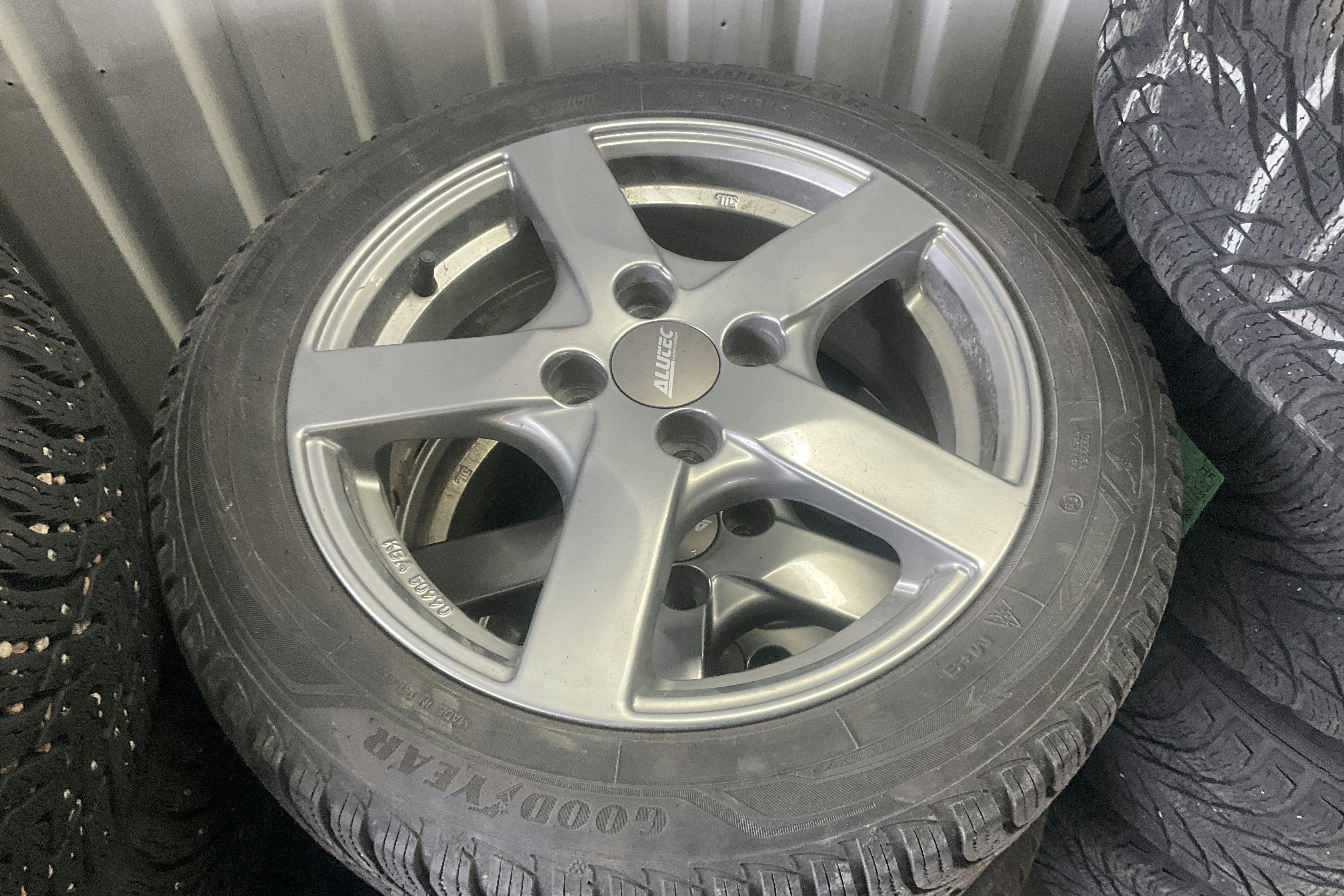 Vehicle Image 12