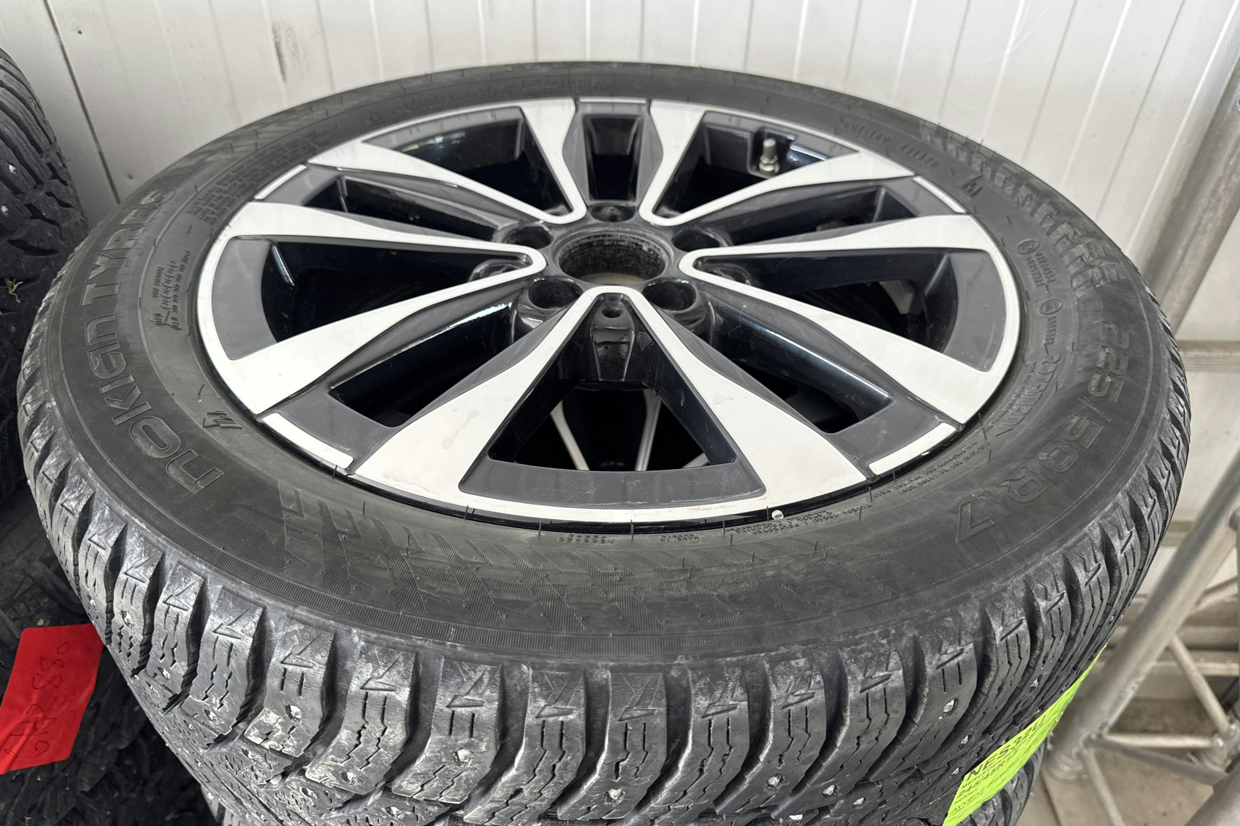 Vehicle Image 18