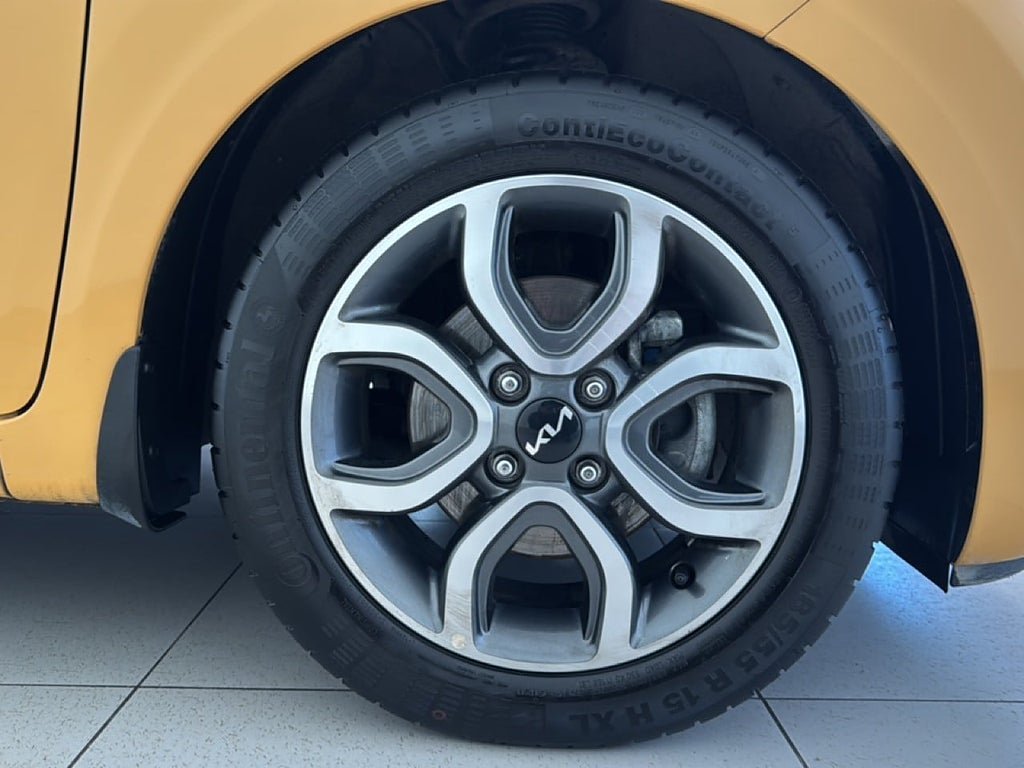 Vehicle Image 15
