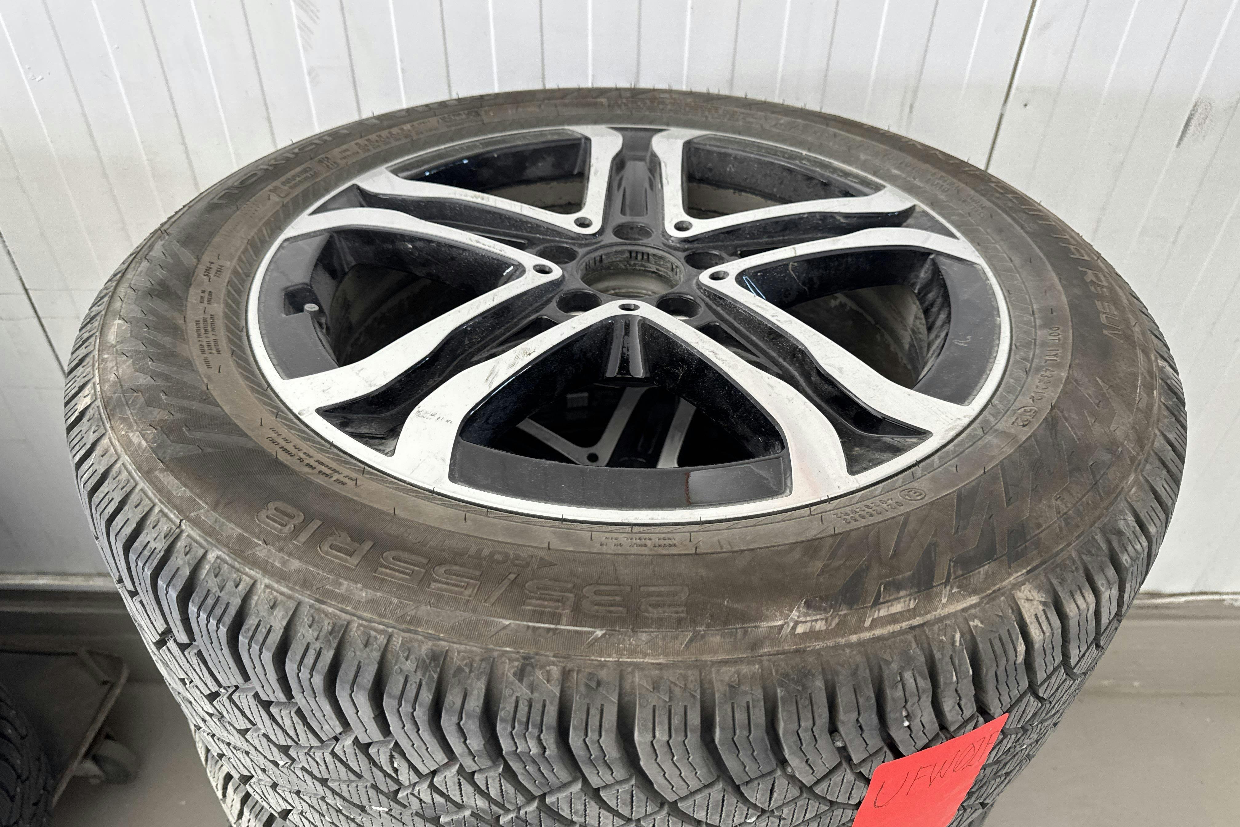 Vehicle Image 21