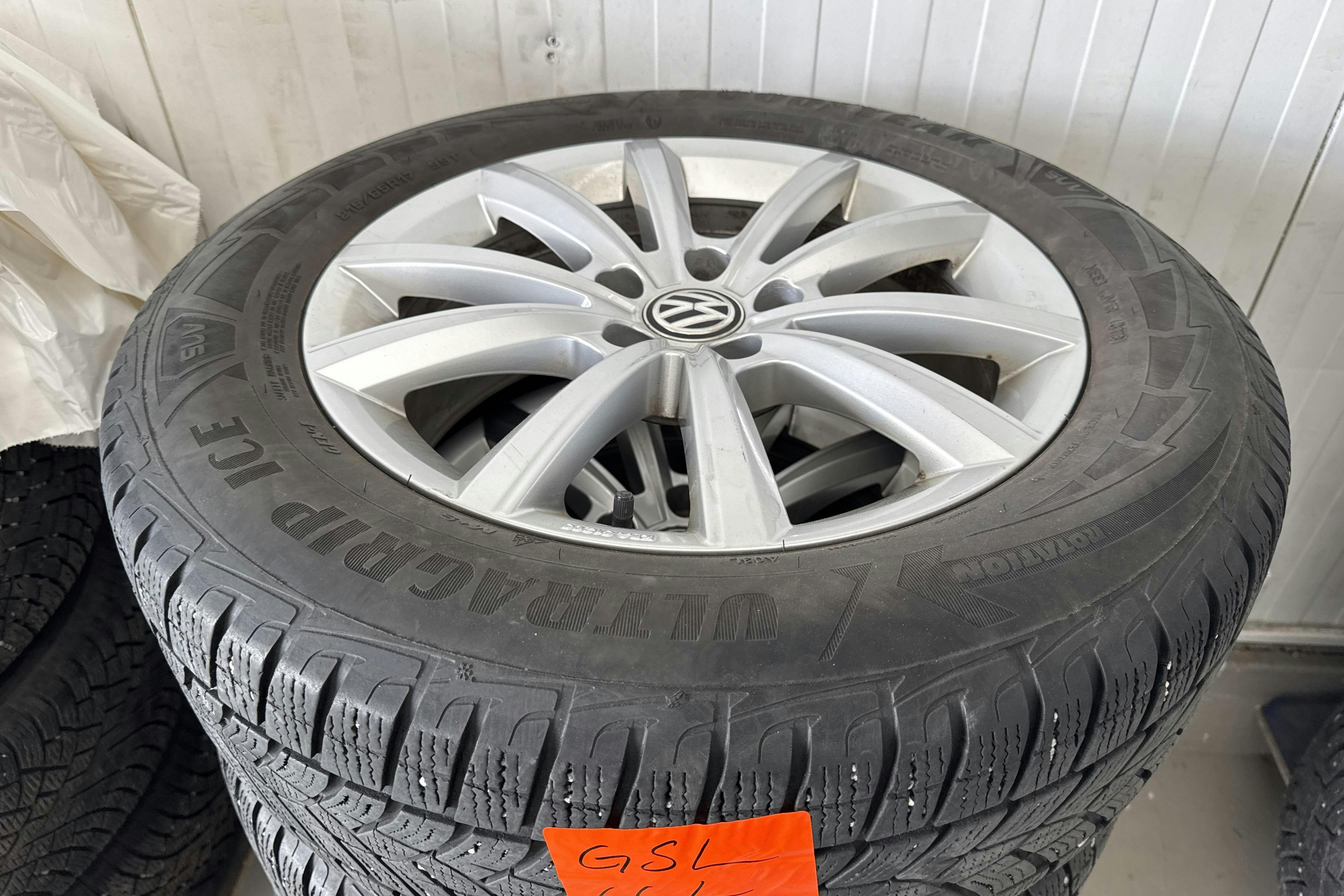 Vehicle Image 21