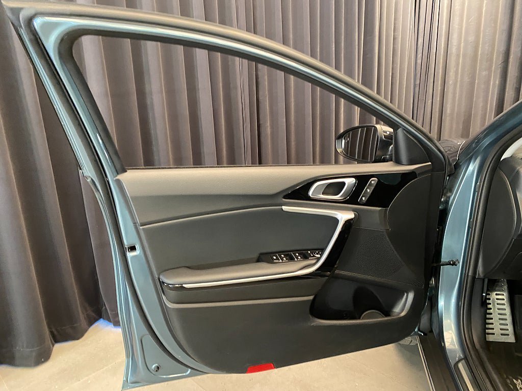 Vehicle Image 32