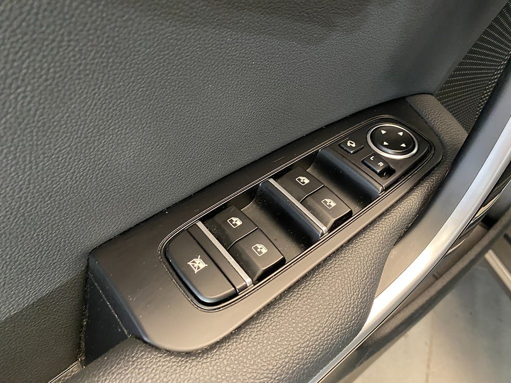 Vehicle Image 33