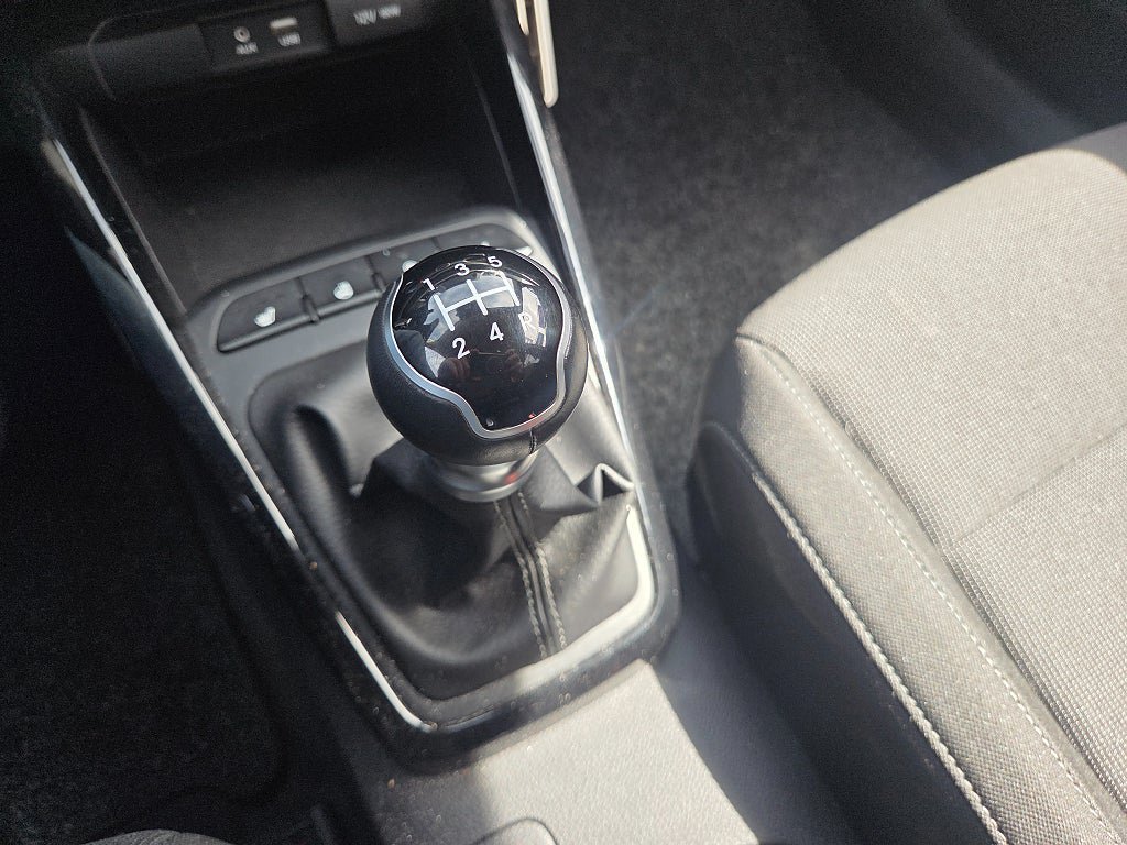 Vehicle Image 23