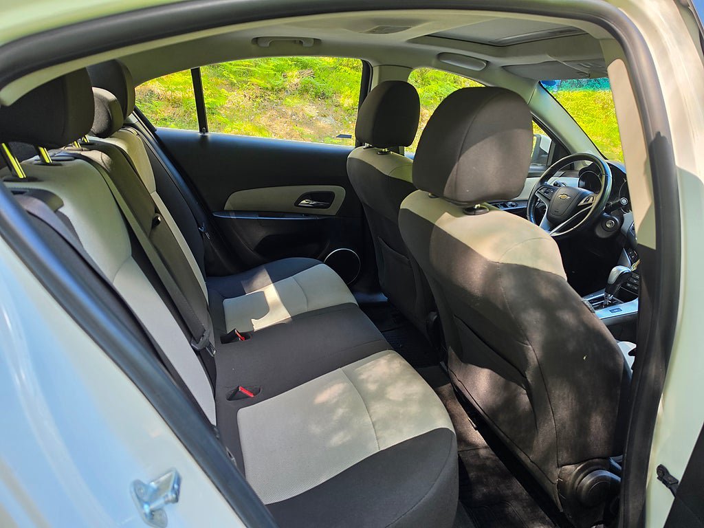 Vehicle Image 8