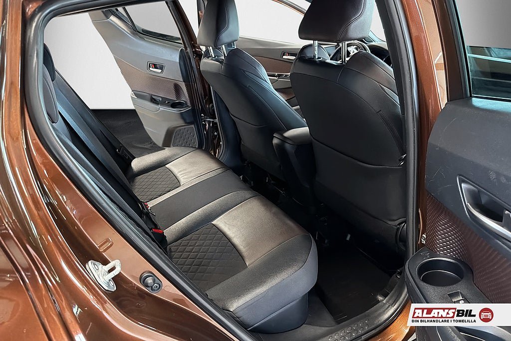 Vehicle Image 9