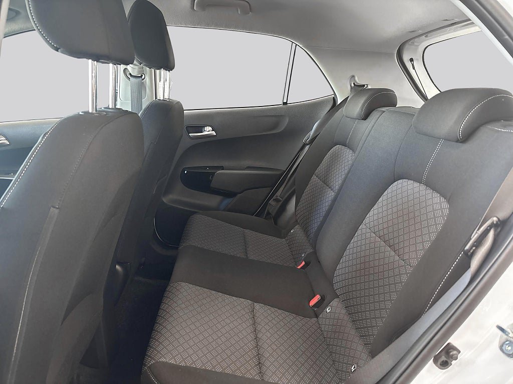 Vehicle Image 10