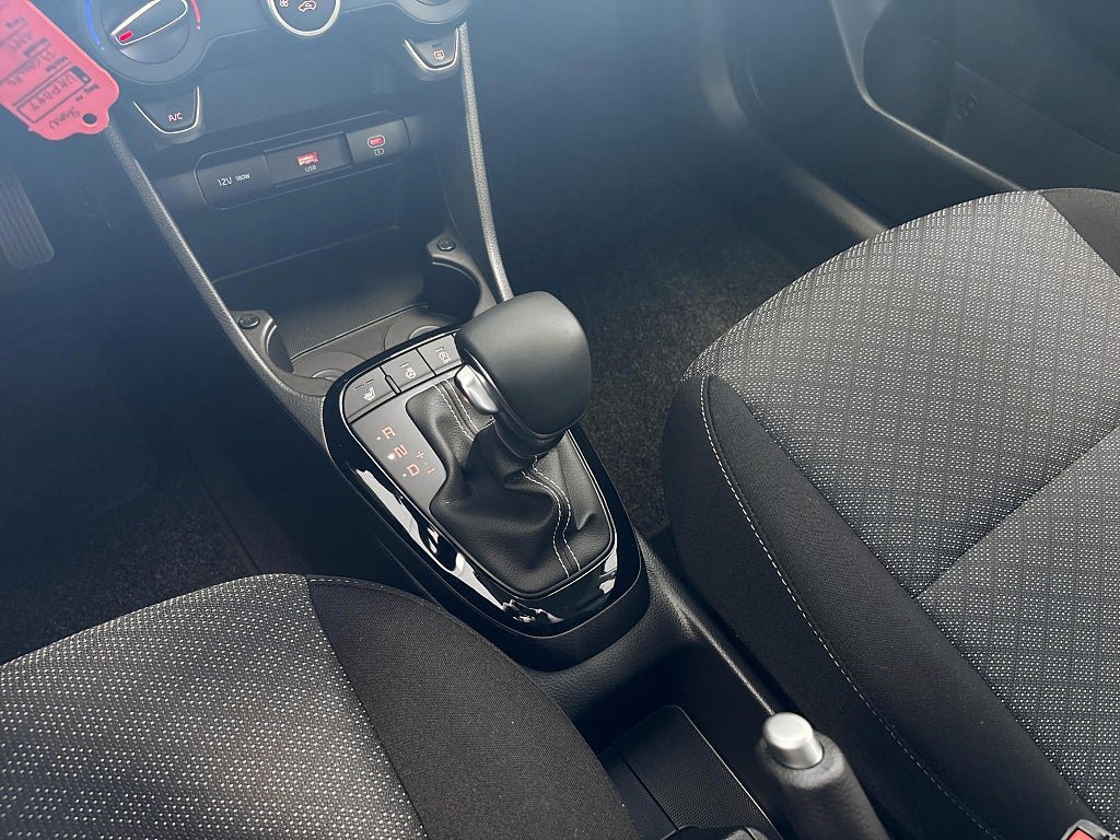 Vehicle Image 13
