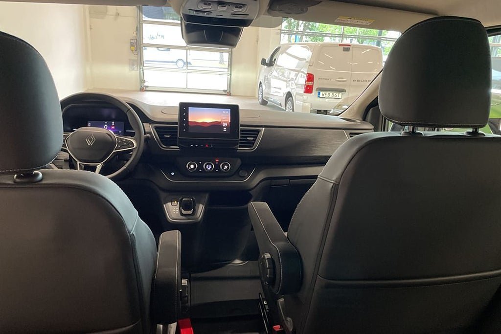 Vehicle Image 25