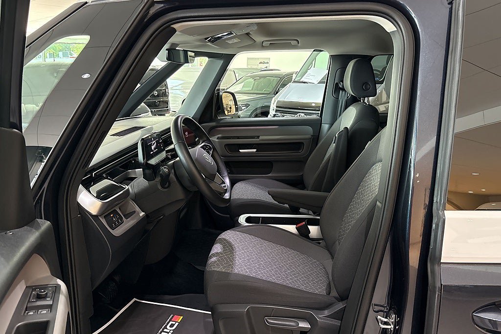 Vehicle Image 8