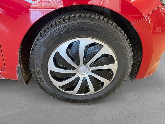 Vehicle Image 8