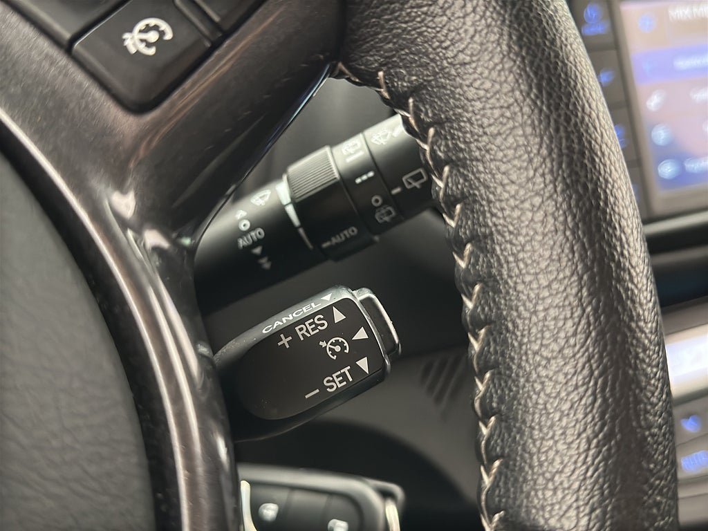 Vehicle Image 25
