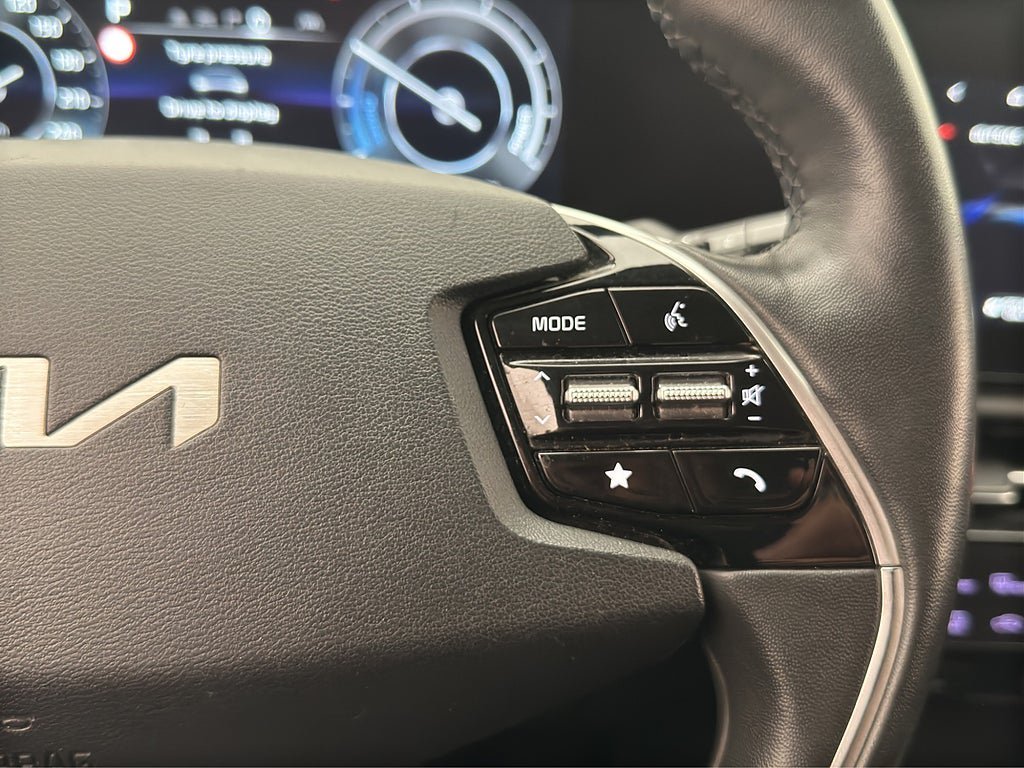 Vehicle Image 28