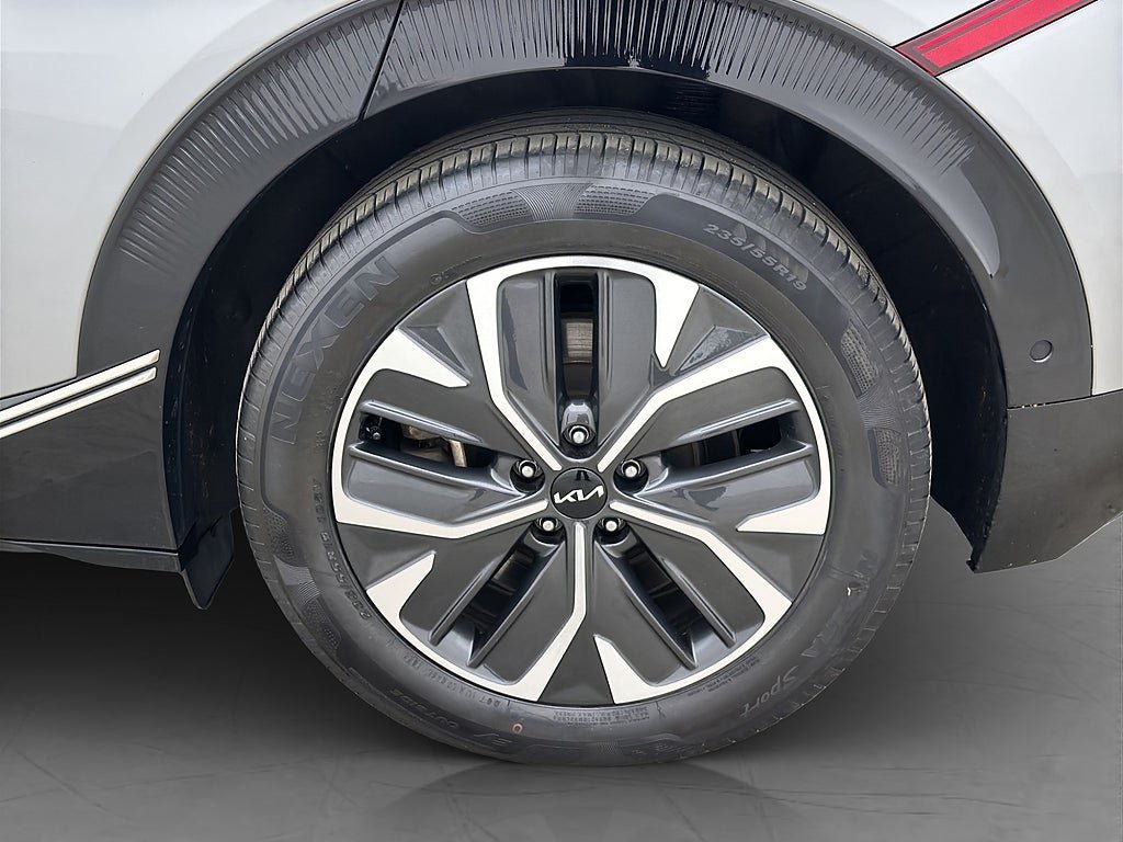 Vehicle Image 36