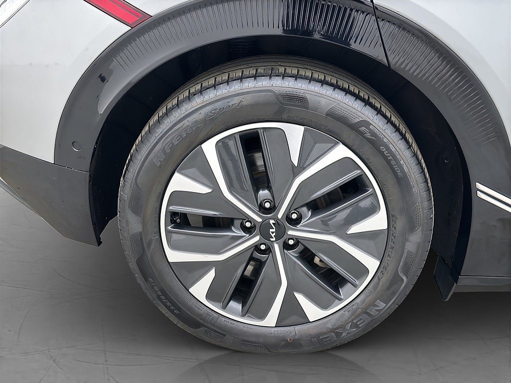 Vehicle Image 37