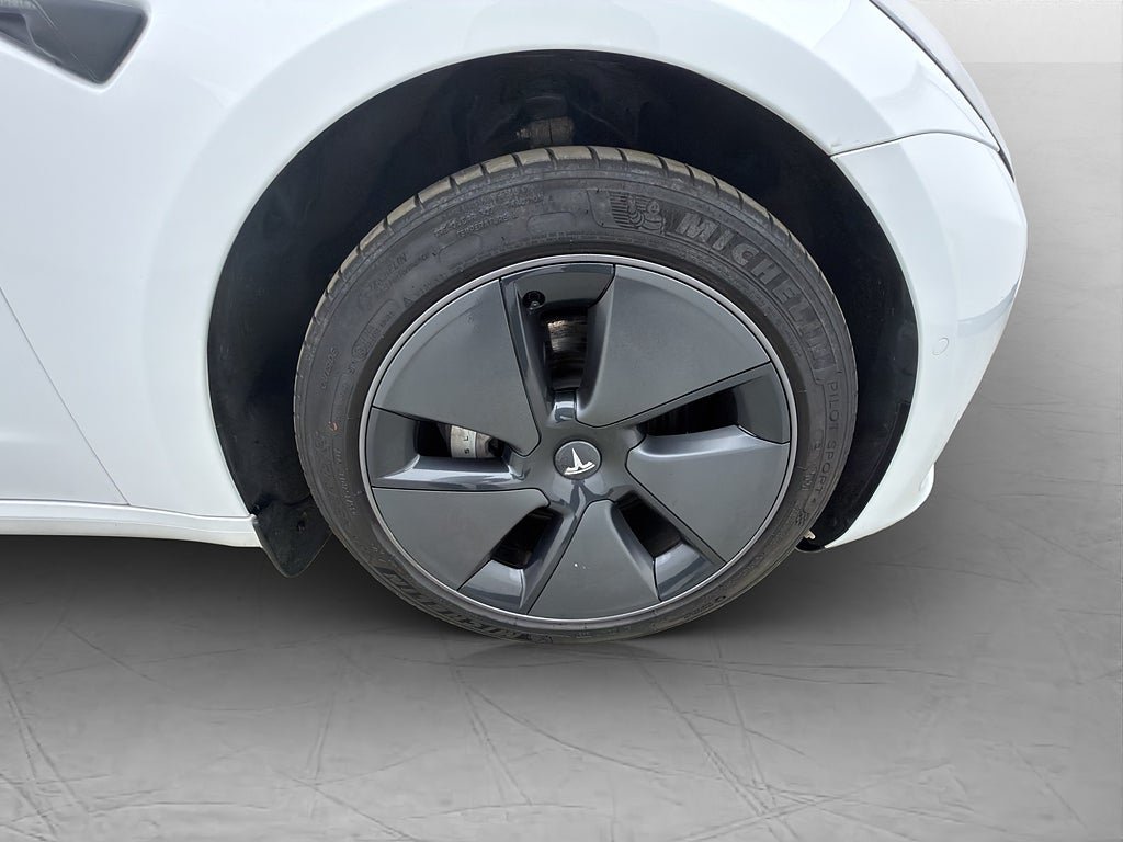 Vehicle Image 32