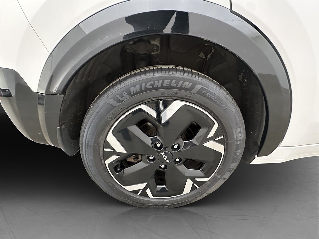 Vehicle Image 35