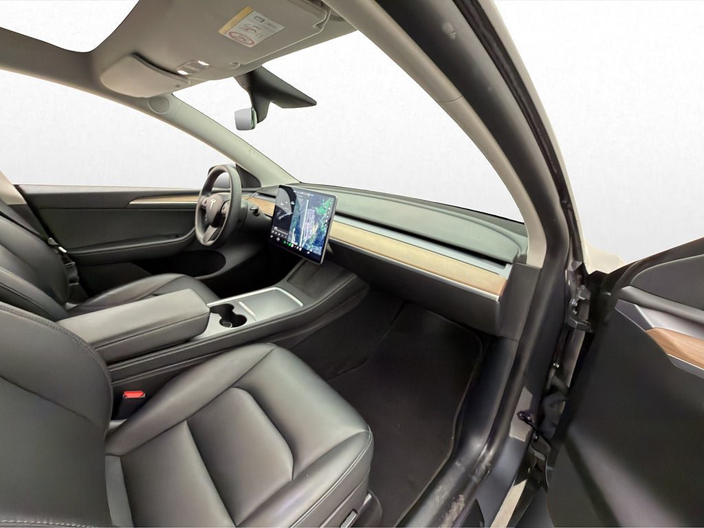 Vehicle Image 25