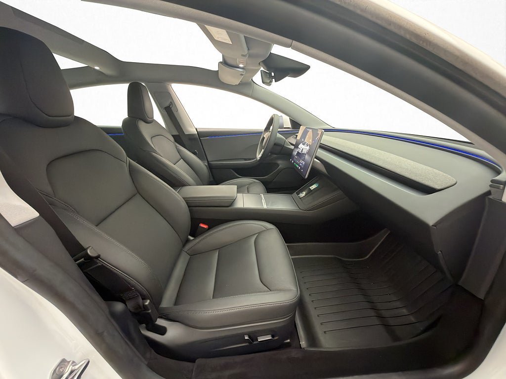 Vehicle Image 32