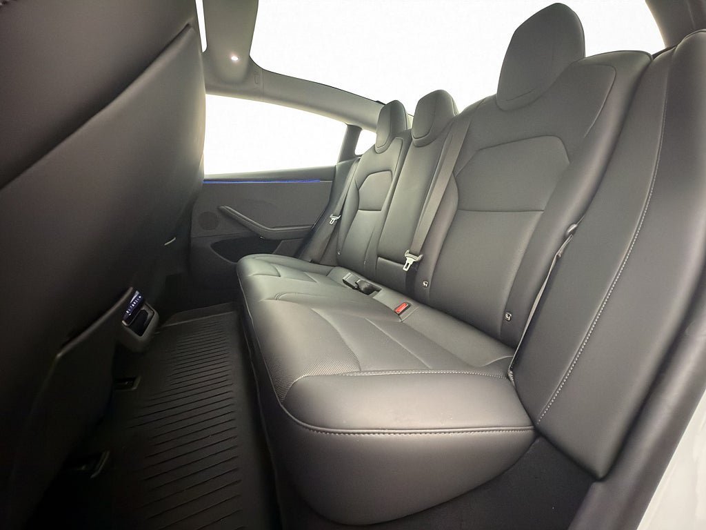 Vehicle Image 33