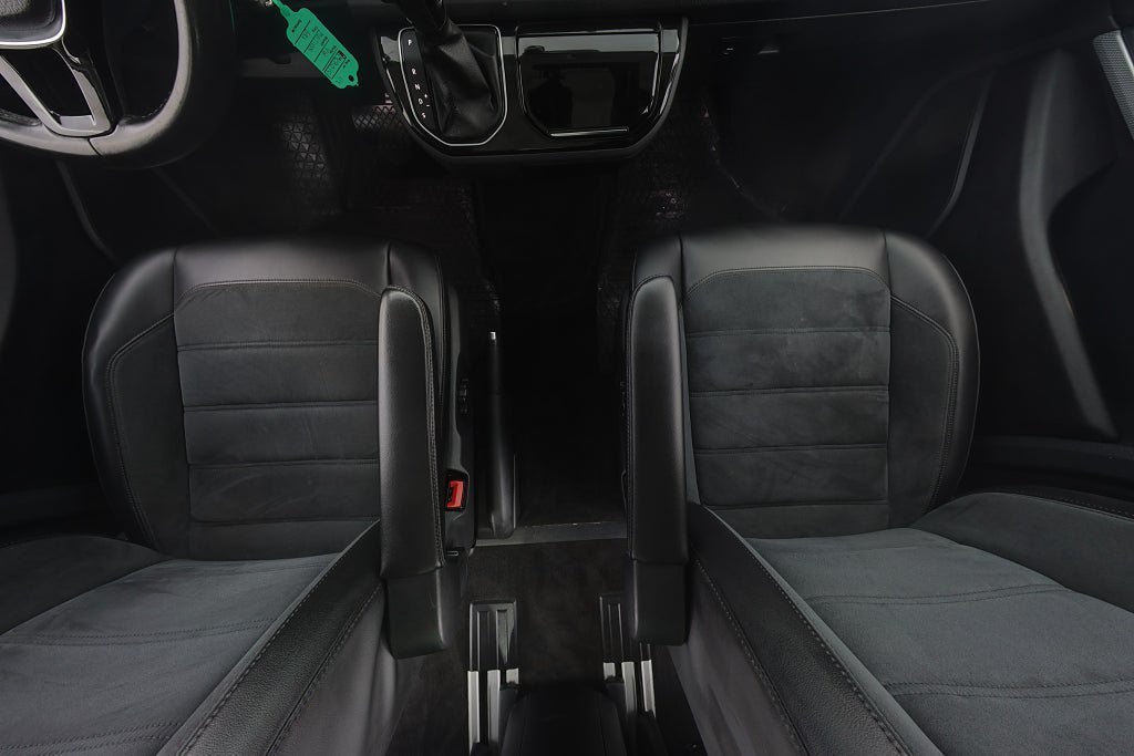 Vehicle Image 12