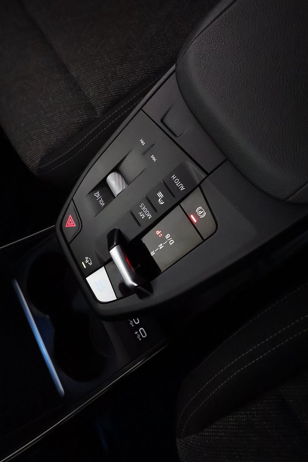 Vehicle Image 25