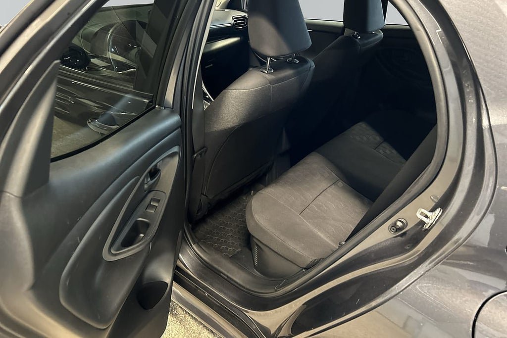 Vehicle Image 9