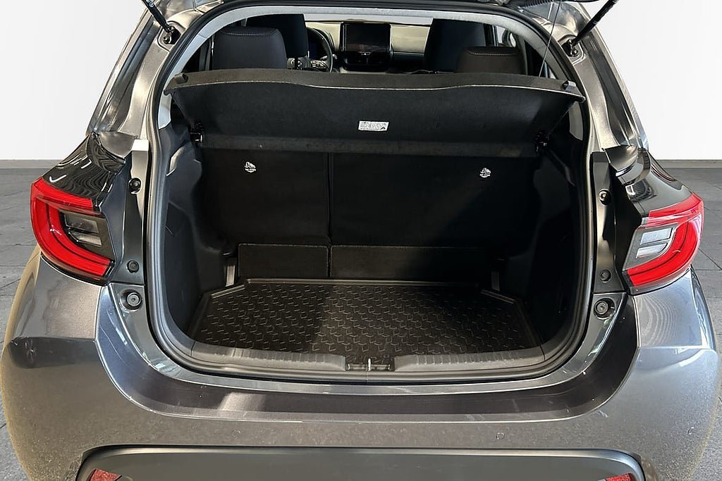 Vehicle Image 10