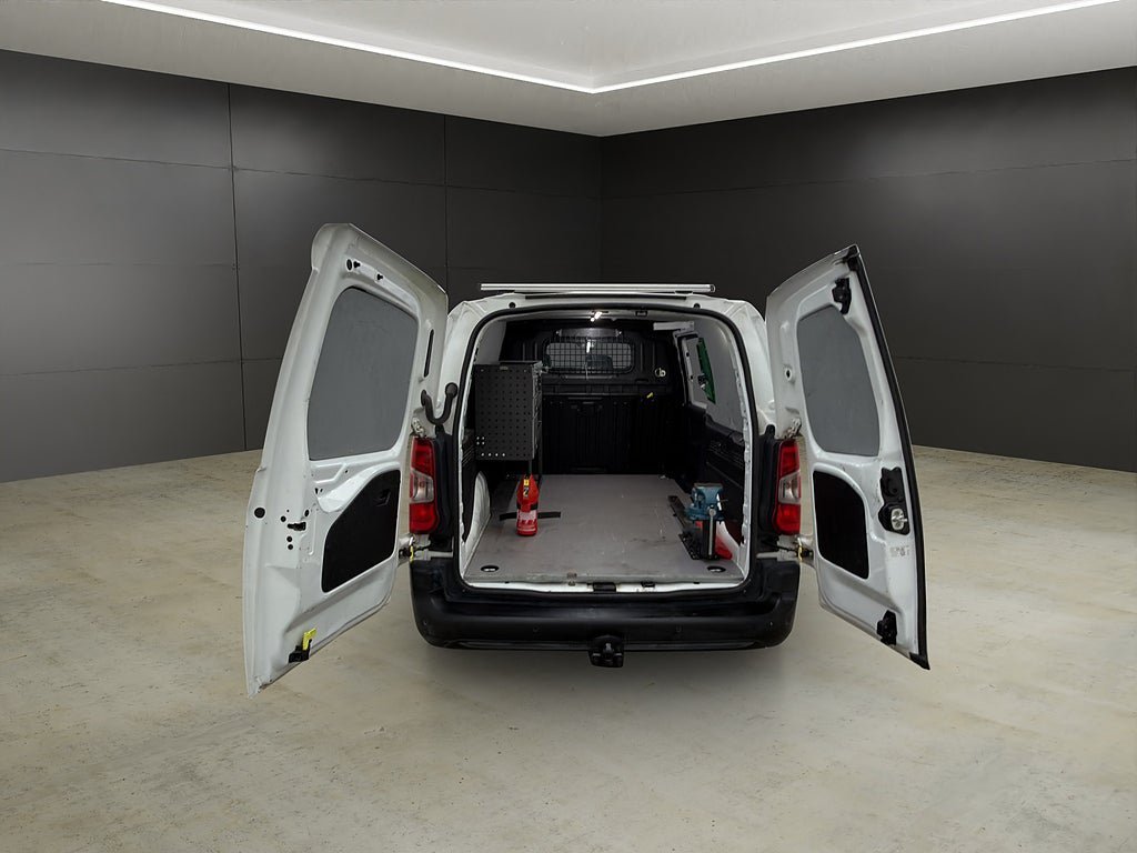 Vehicle Image 15