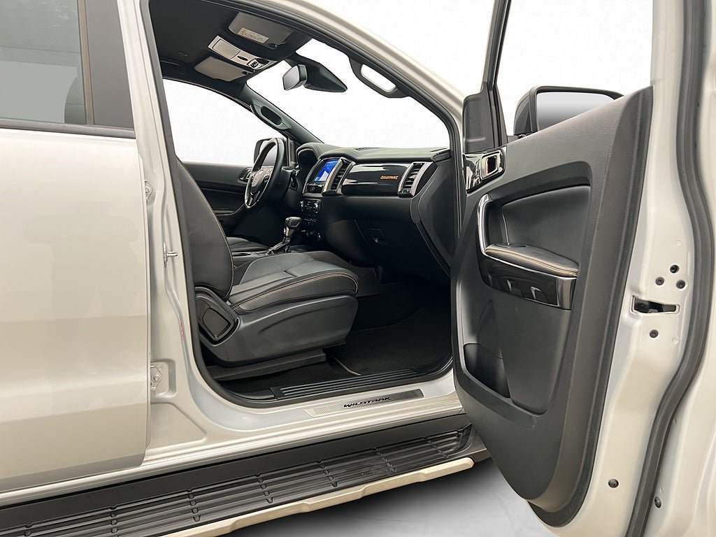 Vehicle Image 32