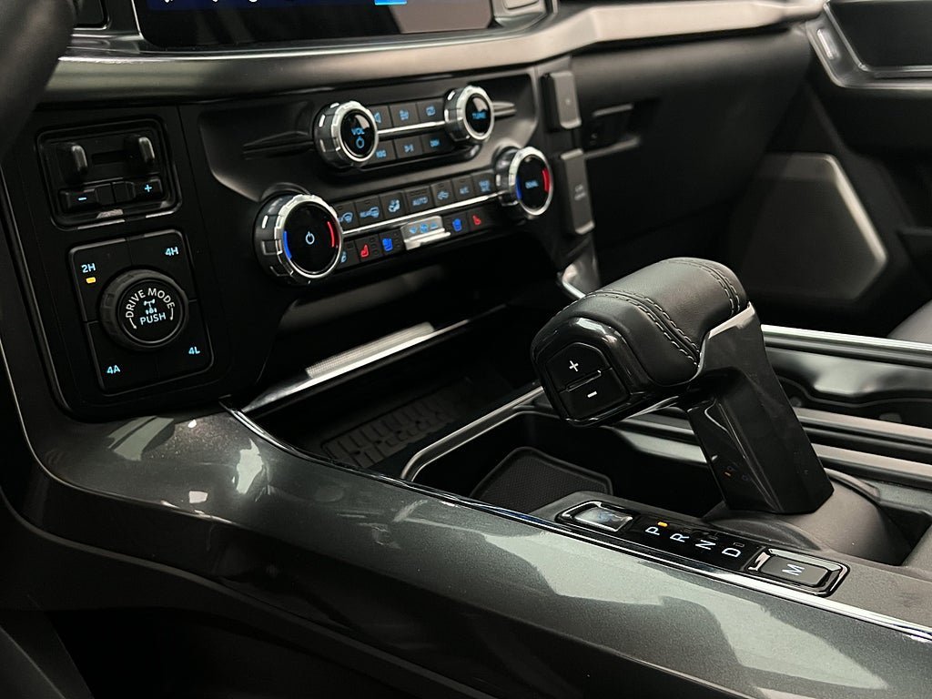 Vehicle Image 32