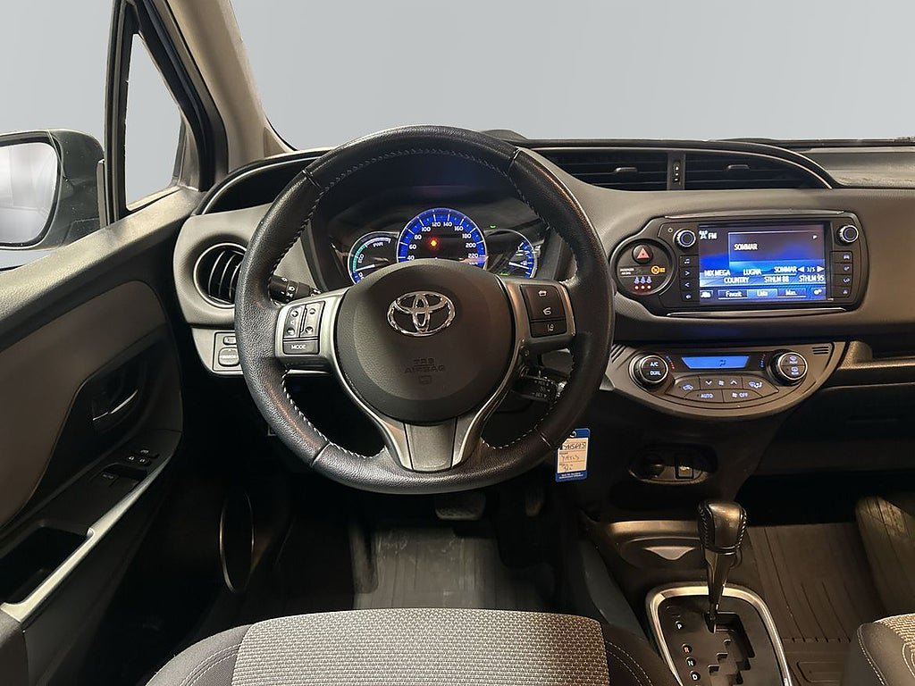 Vehicle Image 9