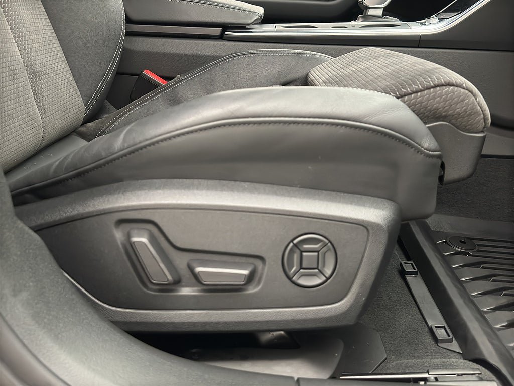 Vehicle Image 29
