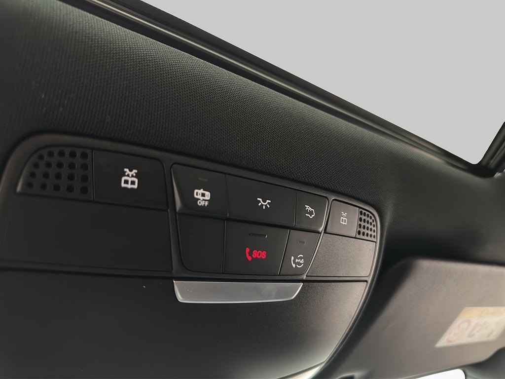 Vehicle Image 32