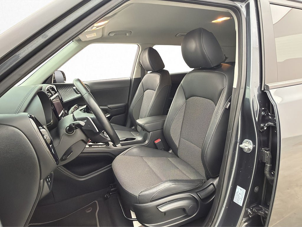 Vehicle Image 10