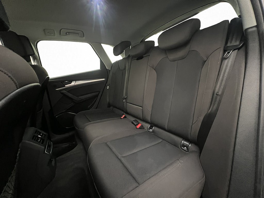 Vehicle Image 32