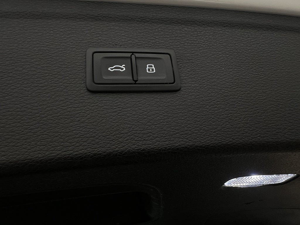 Vehicle Image 38