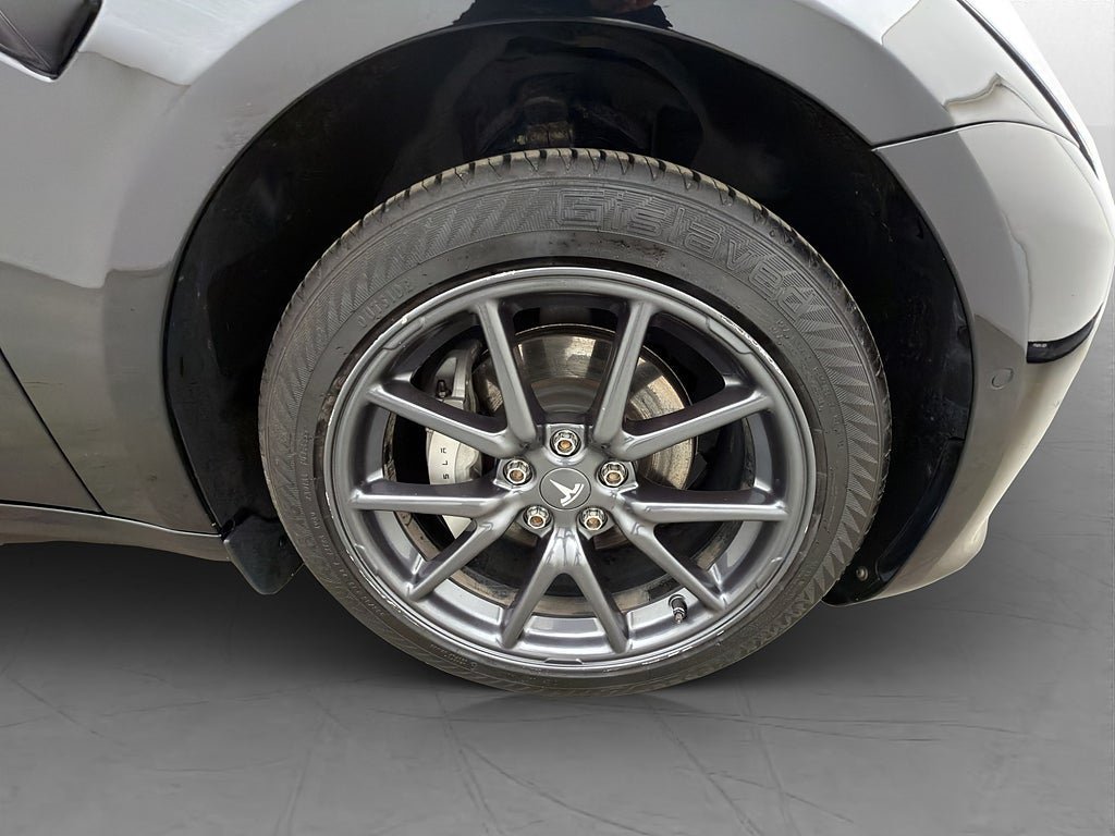 Vehicle Image 32