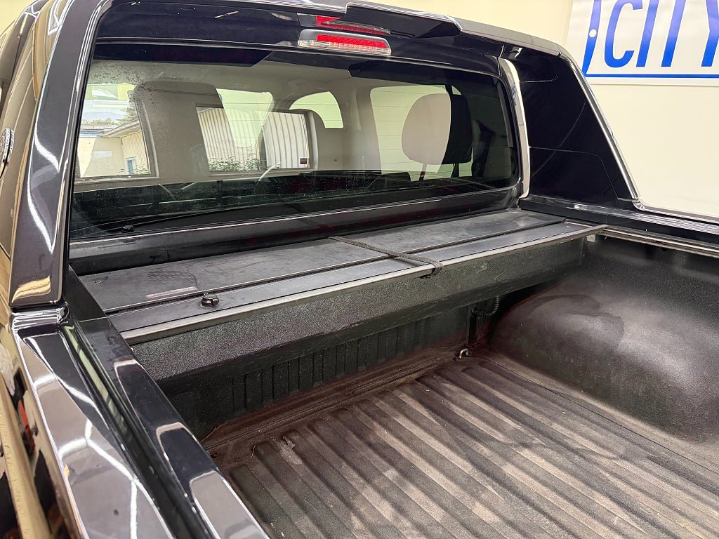 Vehicle Image 25