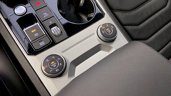 Vehicle Image 26