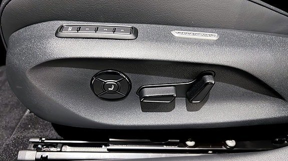 Vehicle Image 17