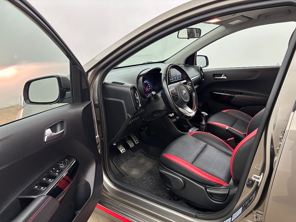 Vehicle Image 12