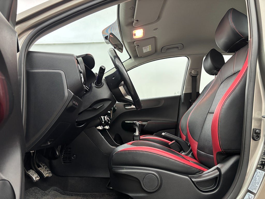 Vehicle Image 13