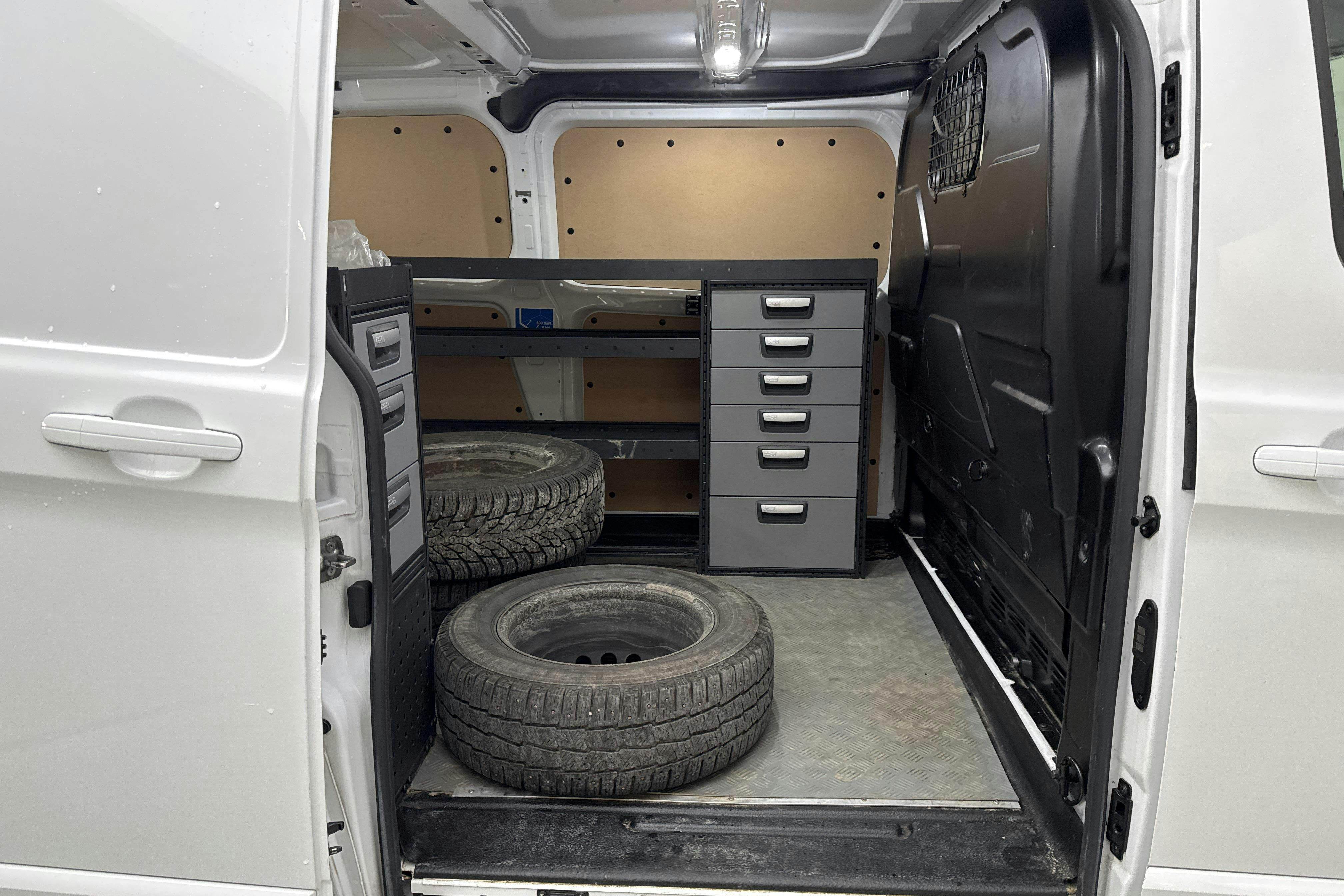 Vehicle Image 8