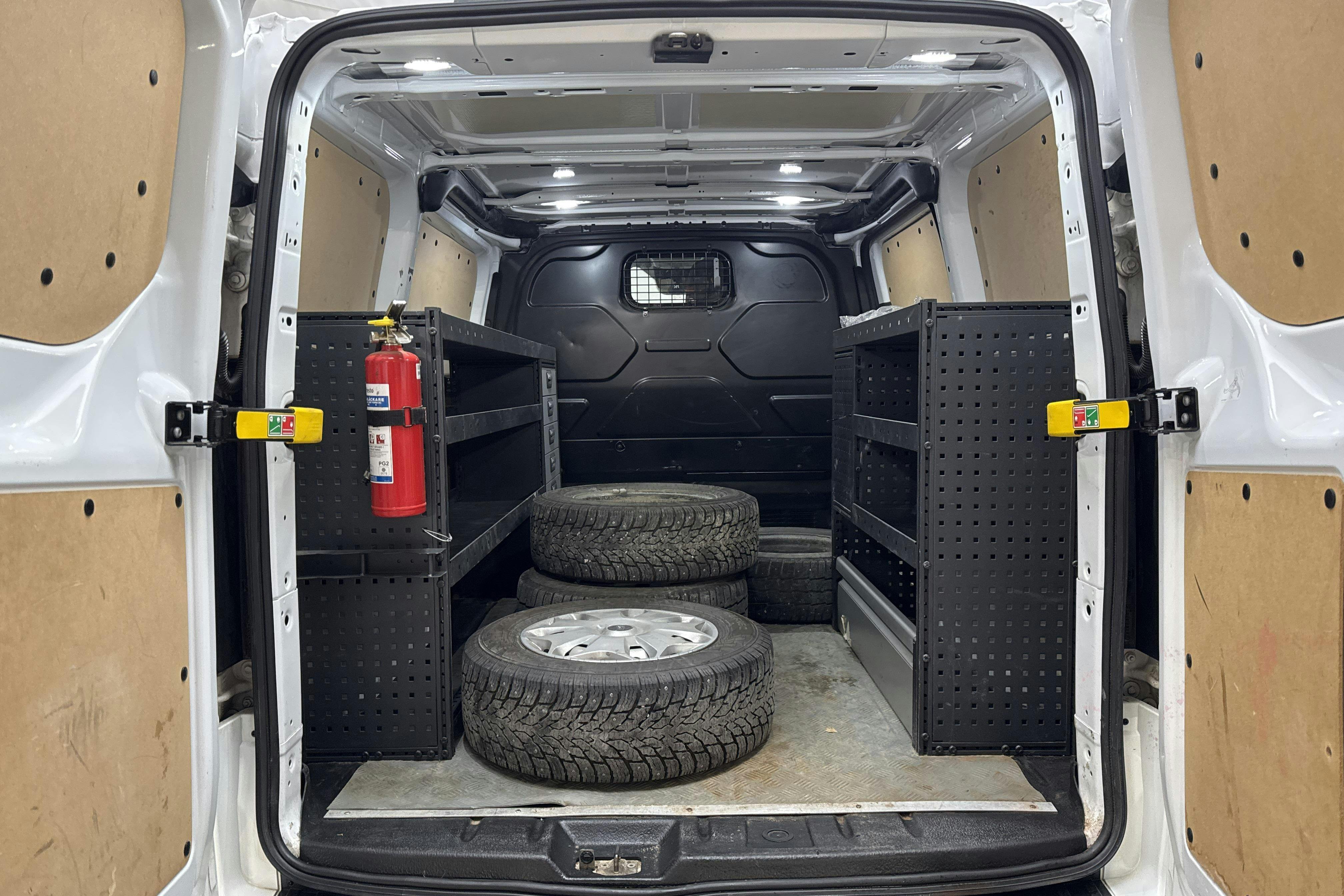 Vehicle Image 9