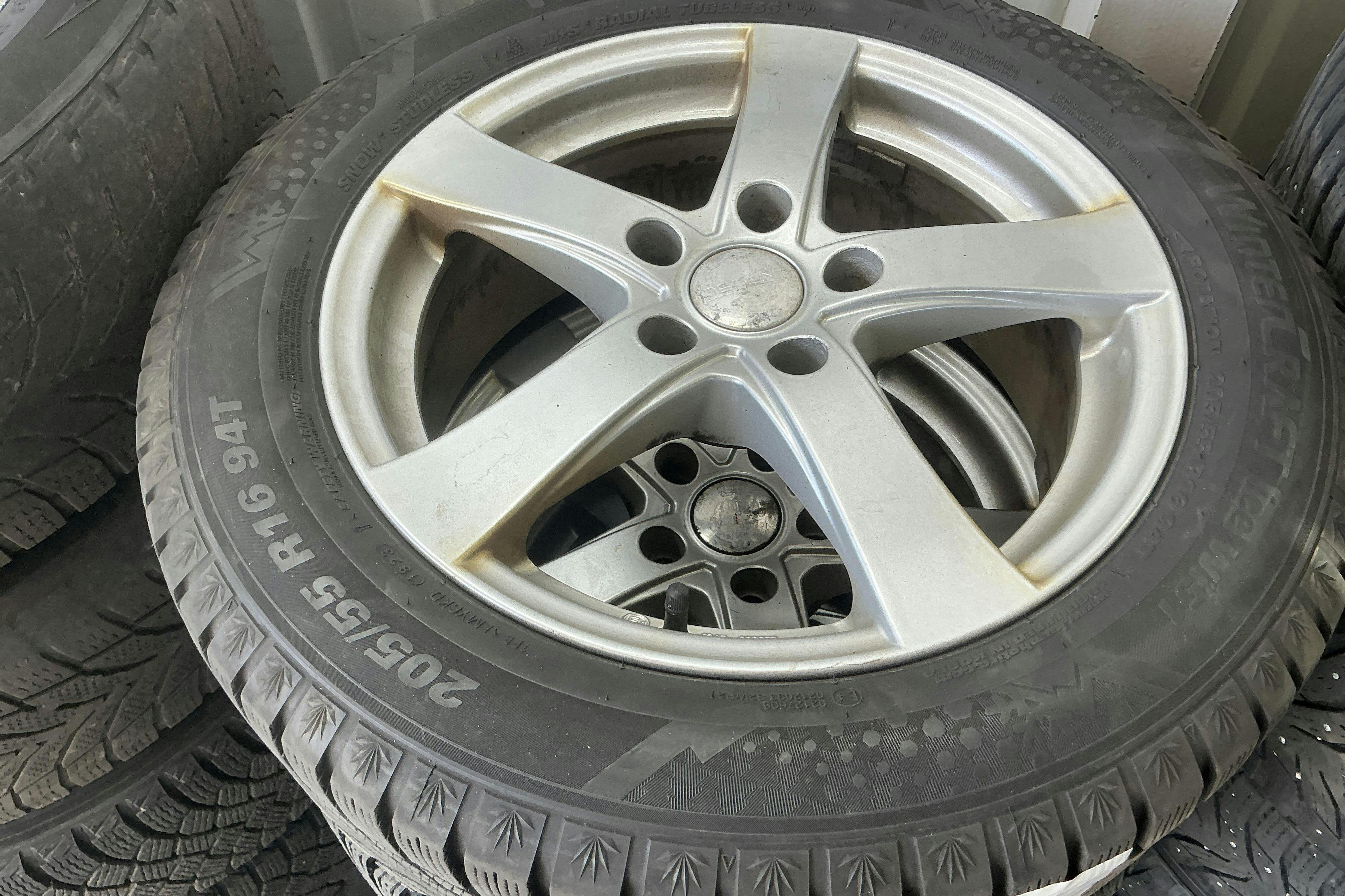 Vehicle Image 12