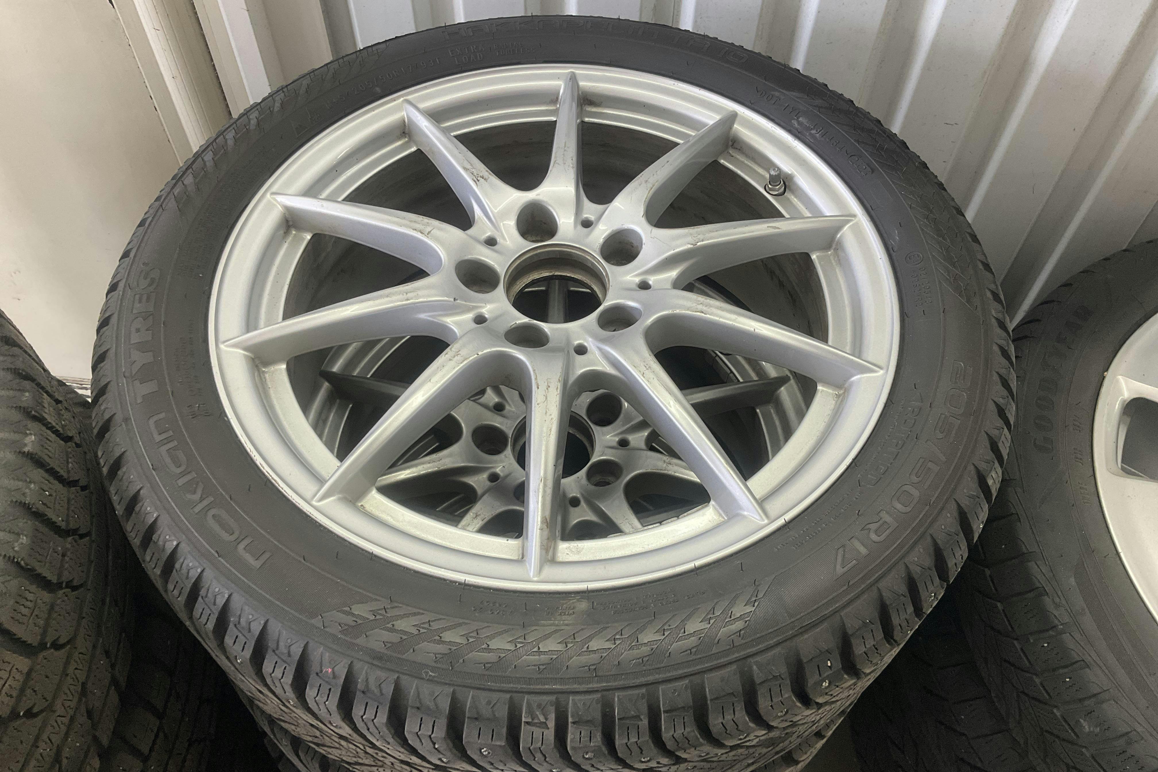 Vehicle Image 12
