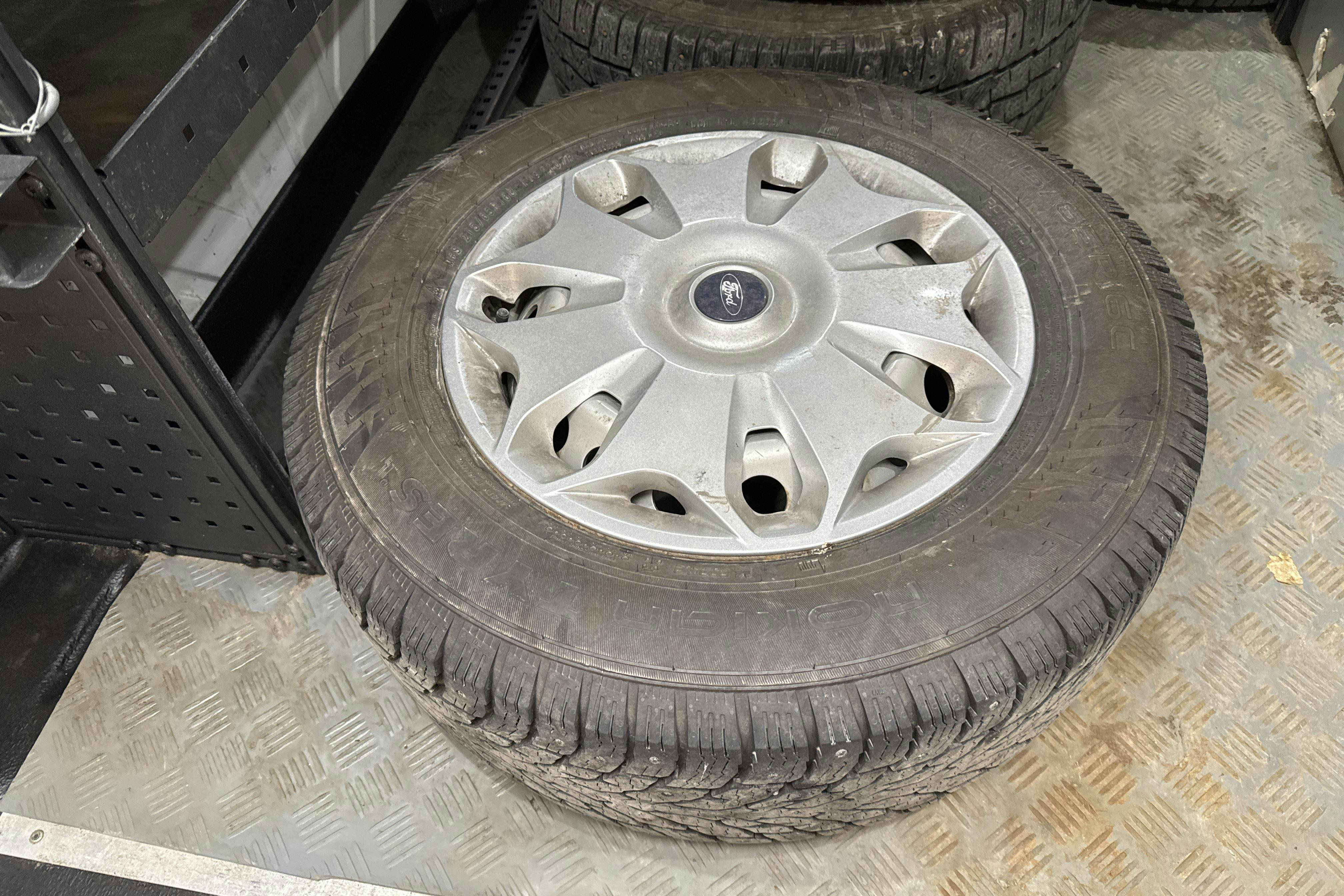 Vehicle Image 13