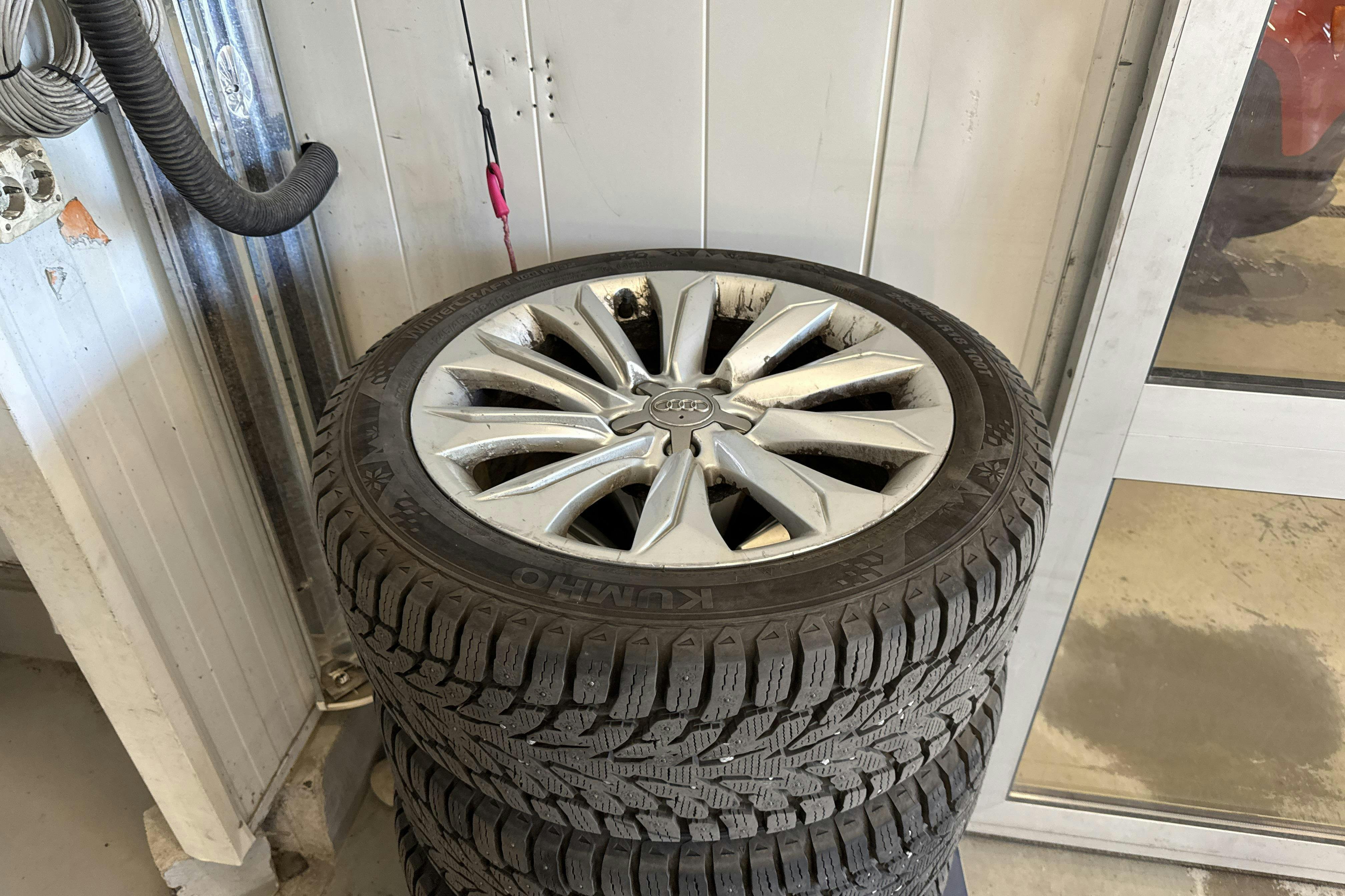 Vehicle Image 13