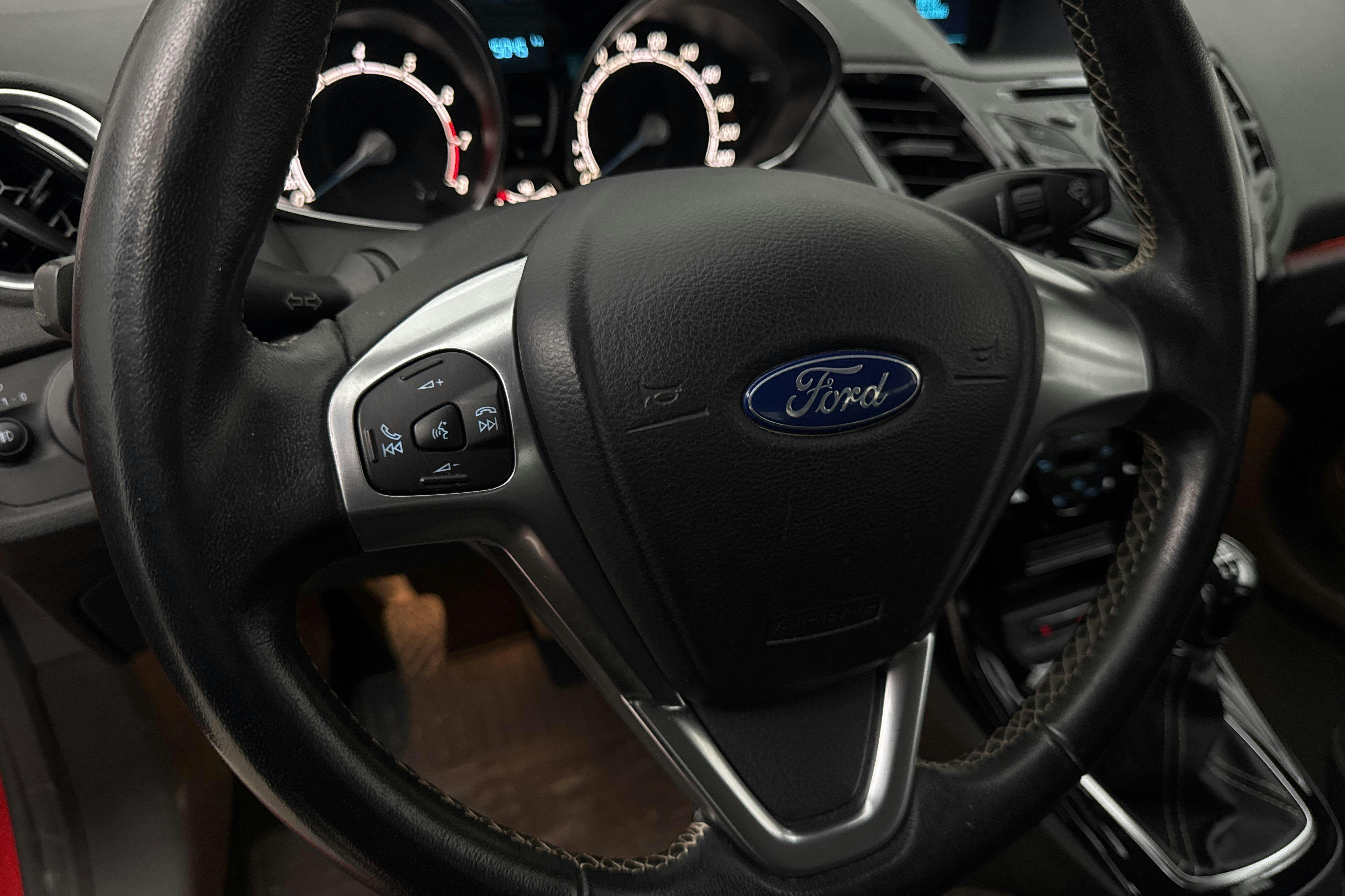 Vehicle Image 12